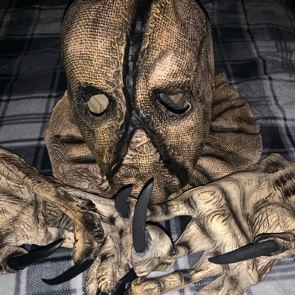 NWOT SCARECROW MASK AND GLOVES - Picture 1 of 3